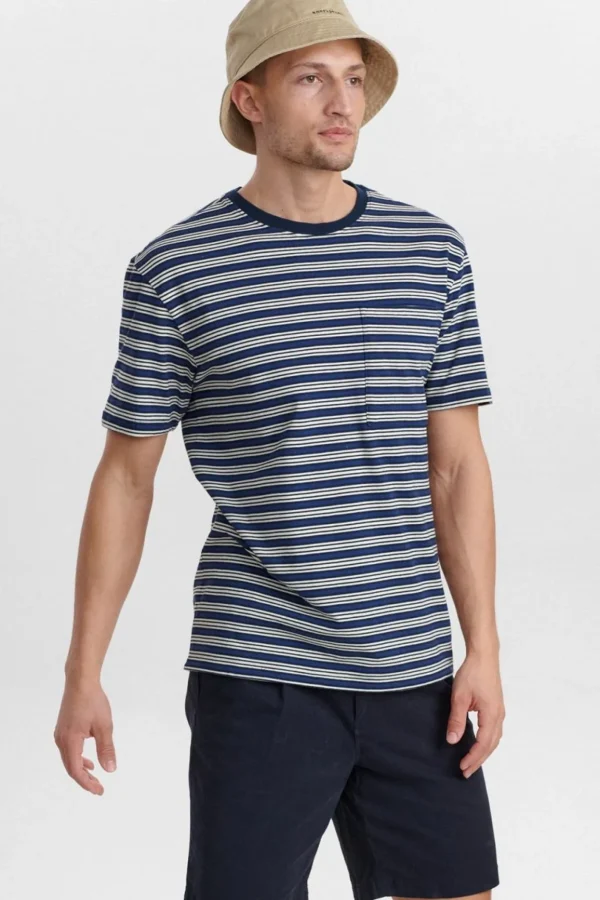 Mand Anerkjendt Akkikki Blue Stripe Tee - Sky Captain