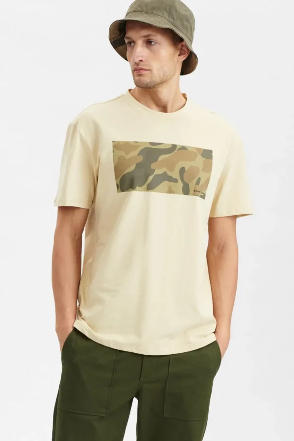 Mand Anerkjendt Akkikki Camou Print Tee - Brown Rice