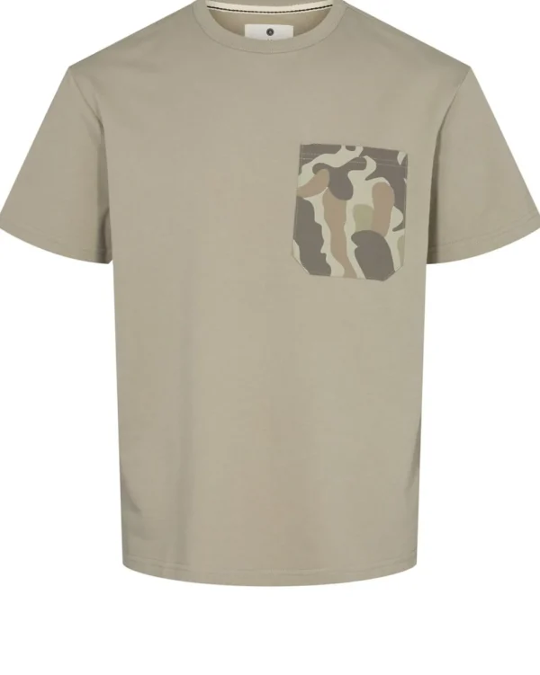 Mand Anerkjendt Akkikki Camoupocket Tee - Silver Sage