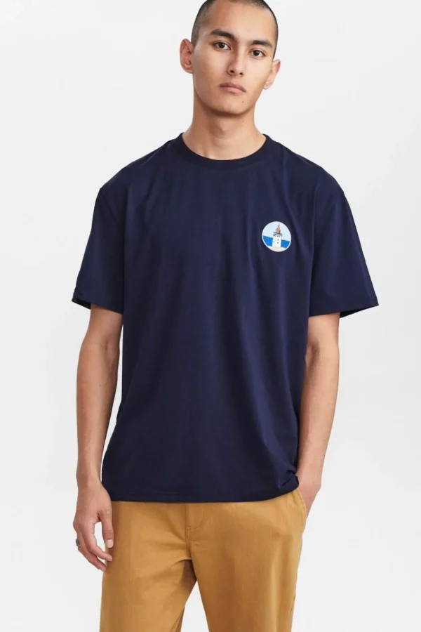 Mand Anerkjendt Akkikki Embroided Tee - Sky Captain