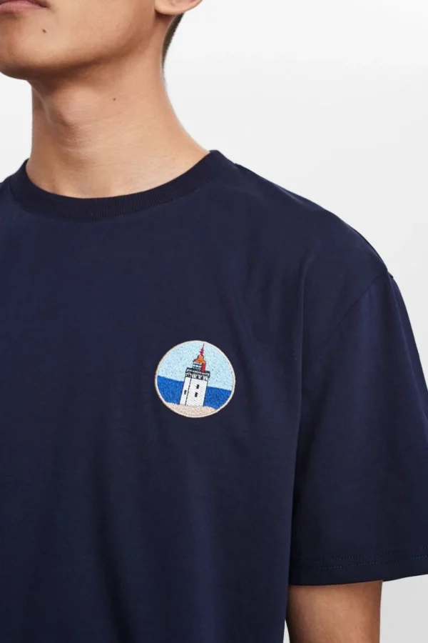 Mand Anerkjendt Akkikki Embroided Tee - Sky Captain