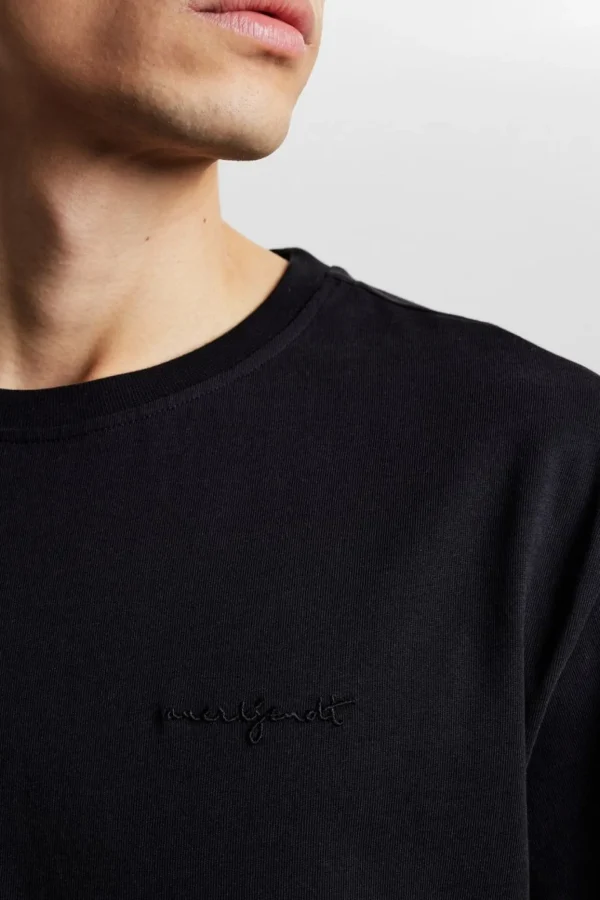 Mand Anerkjendt Akkikki S/S Logo Tee Noos - Caviar