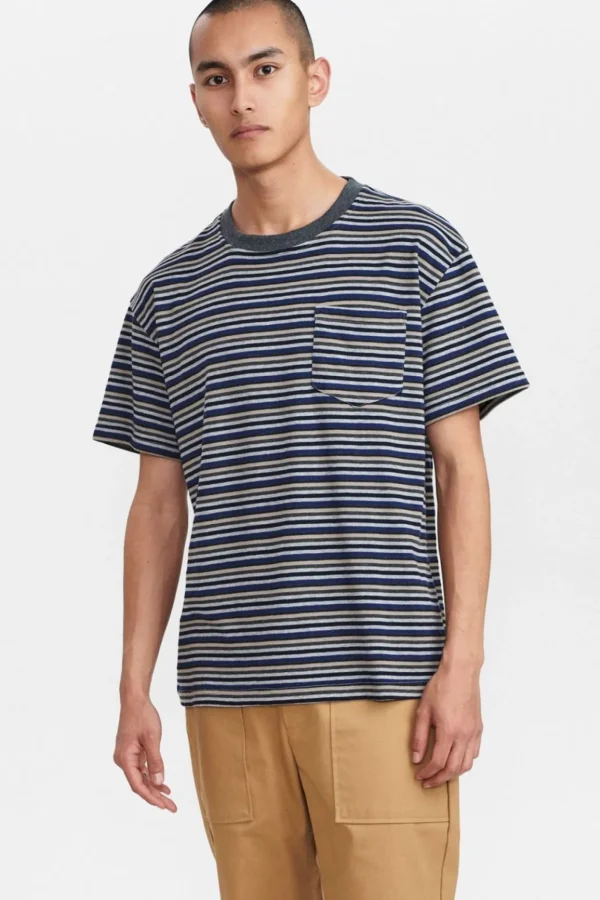 Mand Anerkjendt Akkikki Stripe T Shirt - Sky Captain