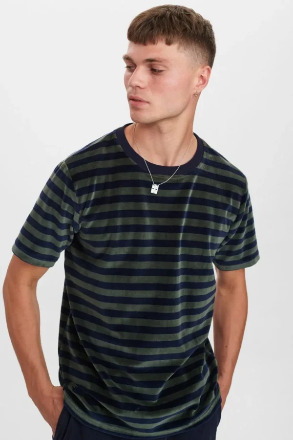 Mand Anerkjendt Akrod Y/D Stripe Velvet T Shirt - Sky Captain