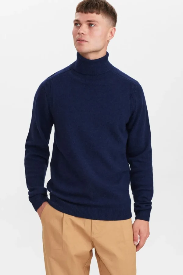 Mand Anerkjendt Aksimon Lambswool Roll Neck Knit - Sky Captain