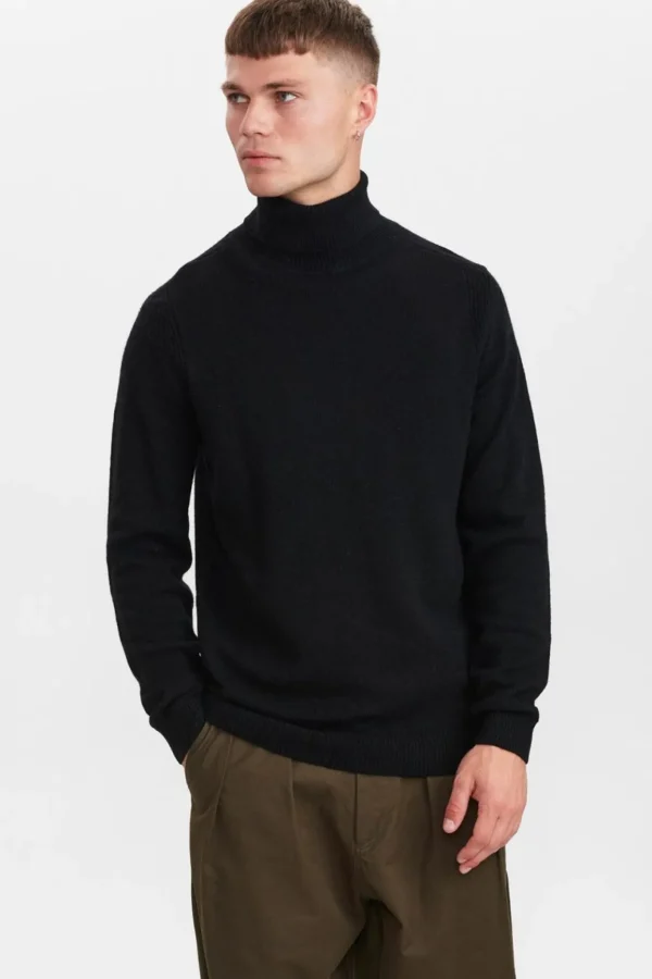 Mand Anerkjendt Aksimon Lambswool Roll Neck Knit - Caviar