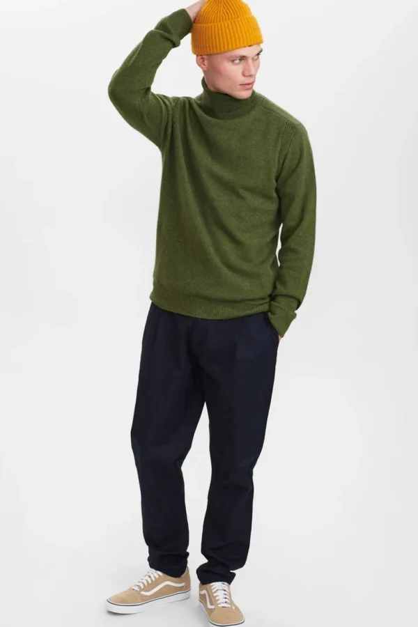 Mand Anerkjendt Aksimon Lambswool Roll Neck Knit - Deep Forrest