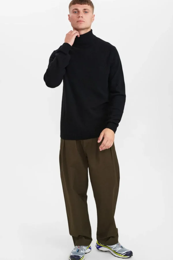 Mand Anerkjendt Aksimon Lambswool Roll Neck Knit - Caviar