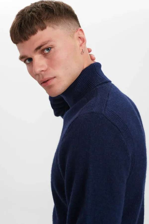 Mand Anerkjendt Aksimon Lambswool Roll Neck Knit - Sky Captain